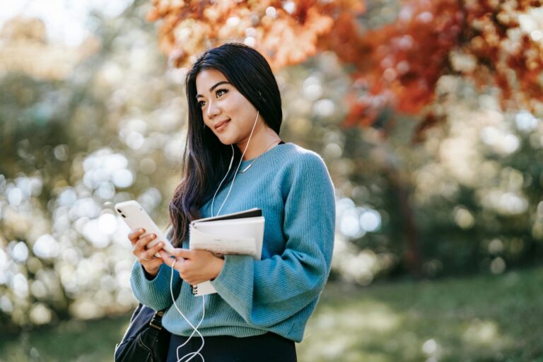 The Best Translation Platforms for Latinos Who Just Moved to the United States