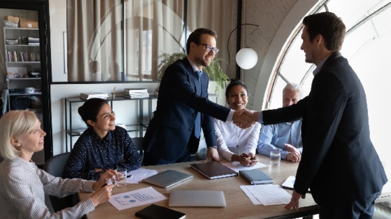 How HR Teams Can Create Effective Employee Recognition Programs